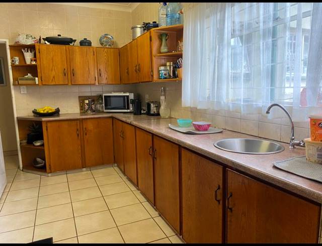 6 BEDROOM HOUSE FOR SALE IN KAMEELDORINGPARK